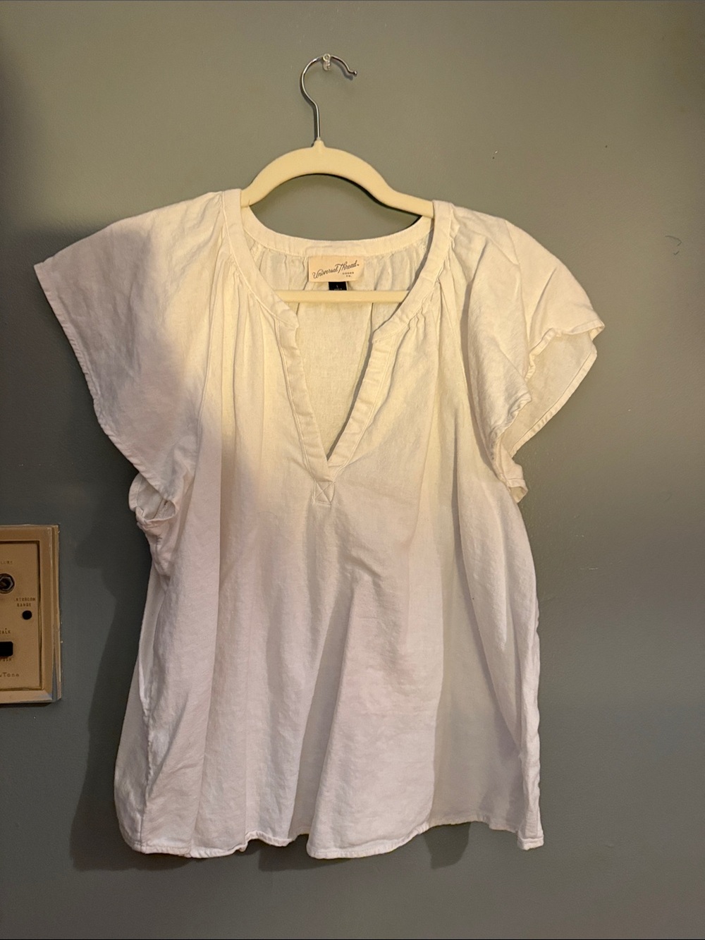 Universal Thread White Flutter Sleeve V-Neck Tunic Top